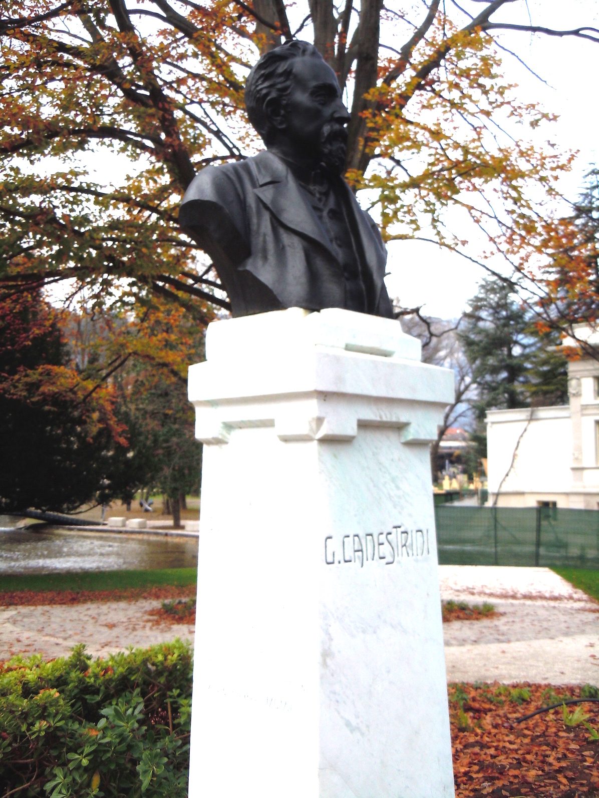 Giovanni Canestini's bust 2.jpg